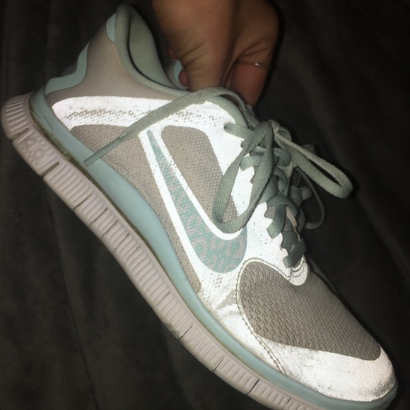 Nike Free Runs - Picture 2 of 4